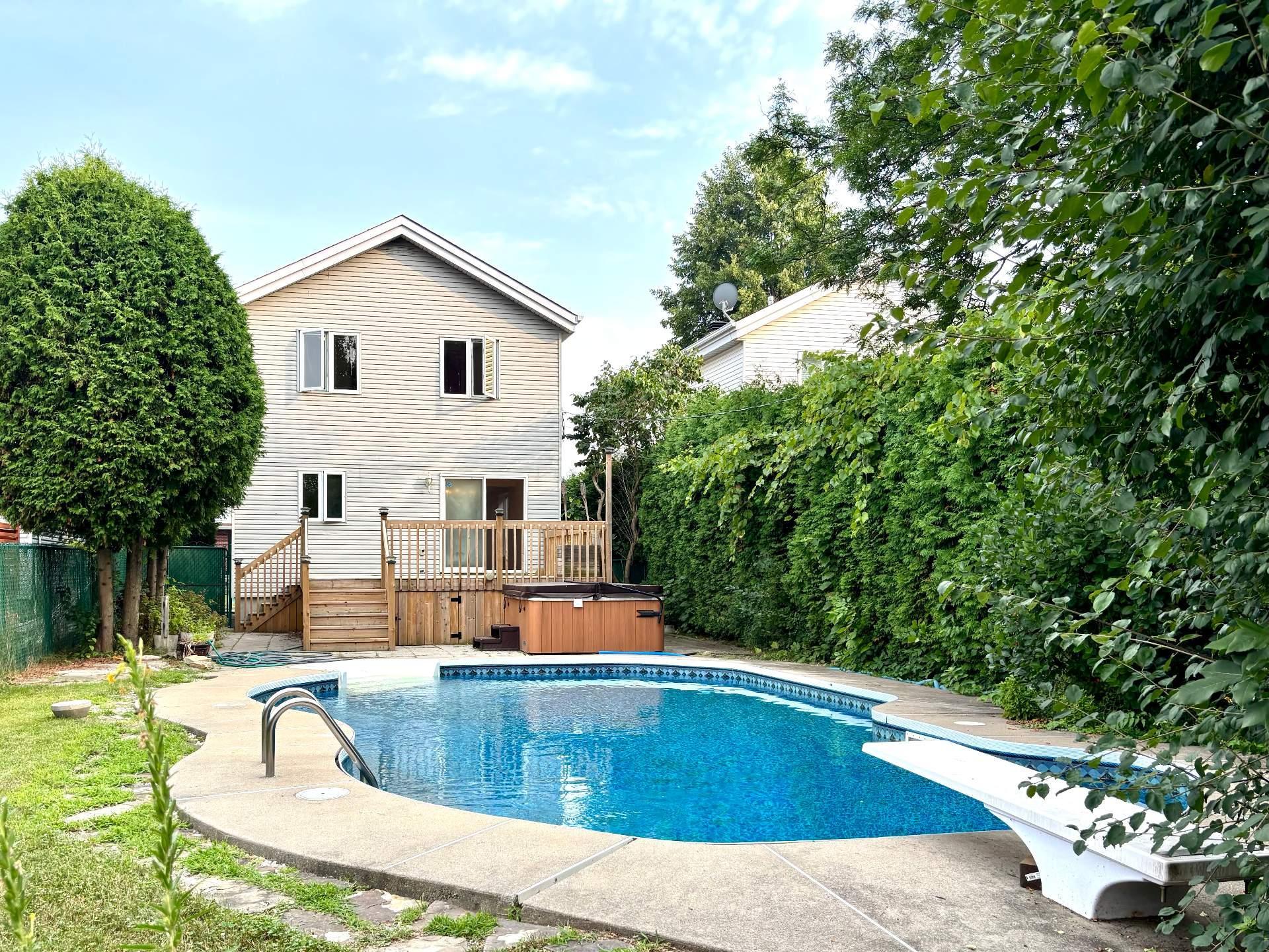 









2696


Rue des Perce-Neige

,
Vaudreuil-Dorion,




QC
J7V8Y4

