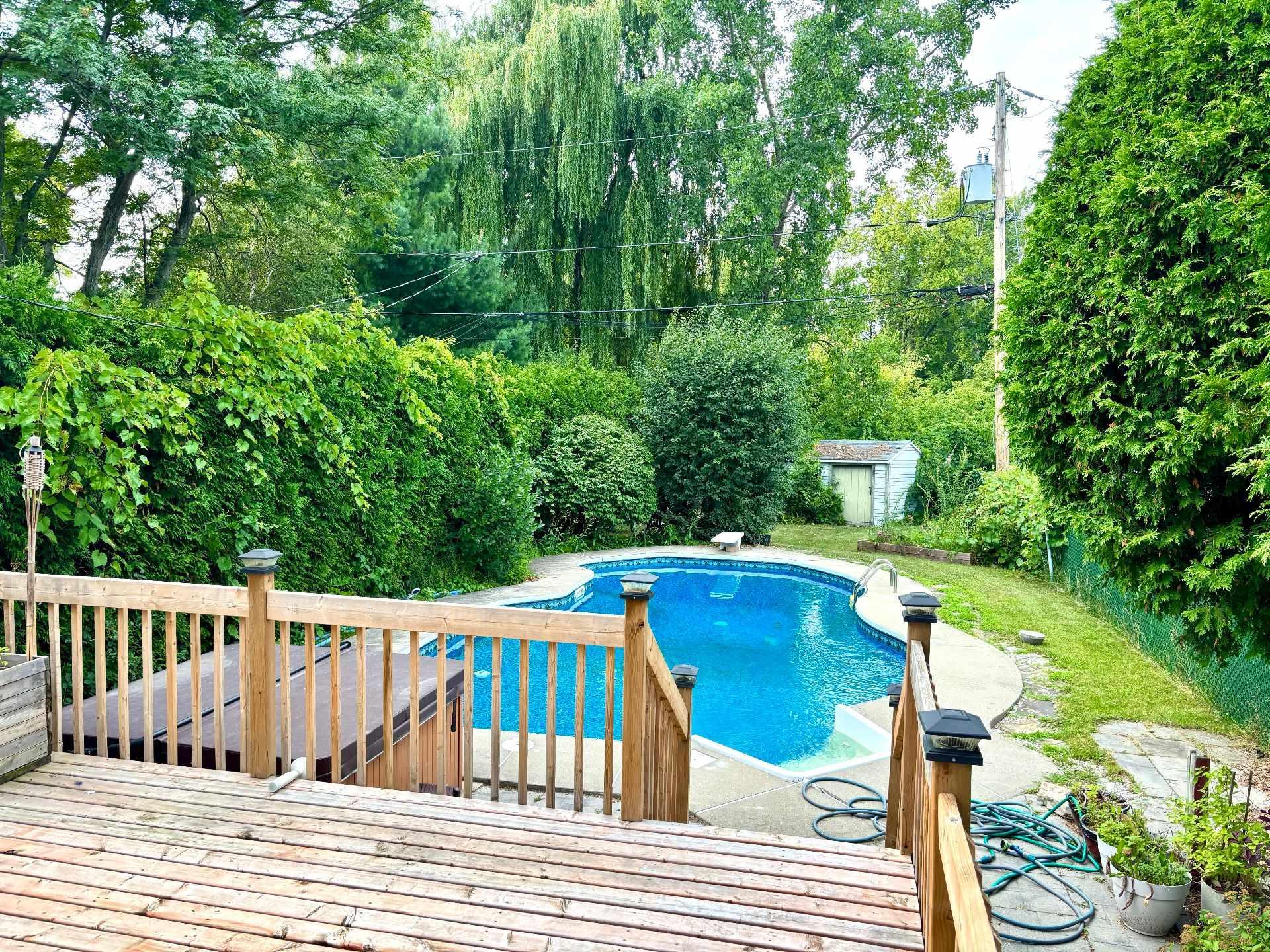 









2696


Rue des Perce-Neige

,
Vaudreuil-Dorion,




QC
J7V8Y4

