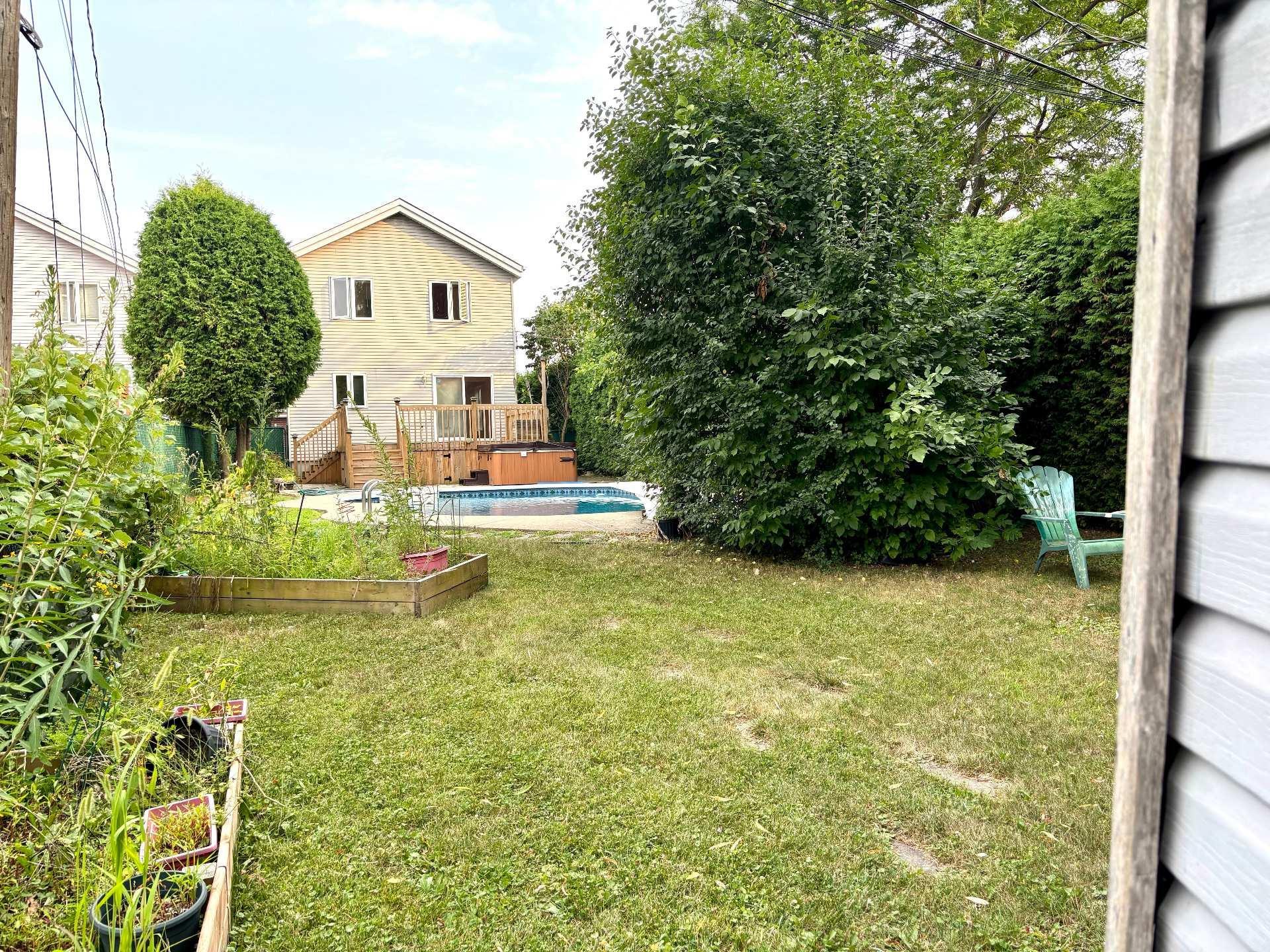









2696


Rue des Perce-Neige

,
Vaudreuil-Dorion,




QC
J7V8Y4

