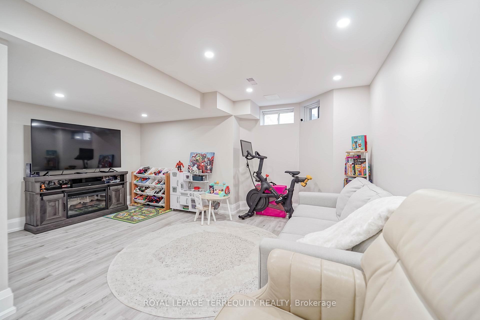 









9


Stonebriar

Drive,
Vaughan,




ON
L6A 2N5

