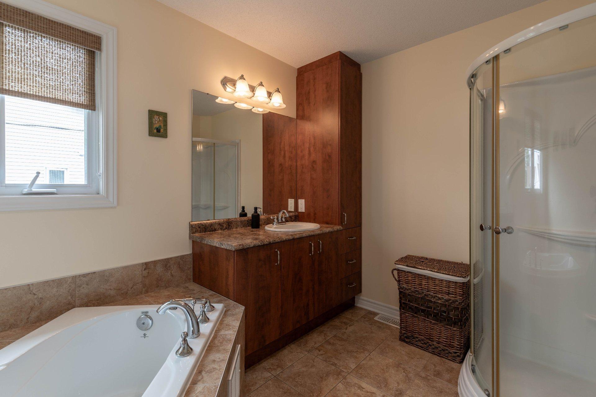 









31


Rue Jules-Verne

,
Gatineau (Gatineau),




QC
J8R2Y1

