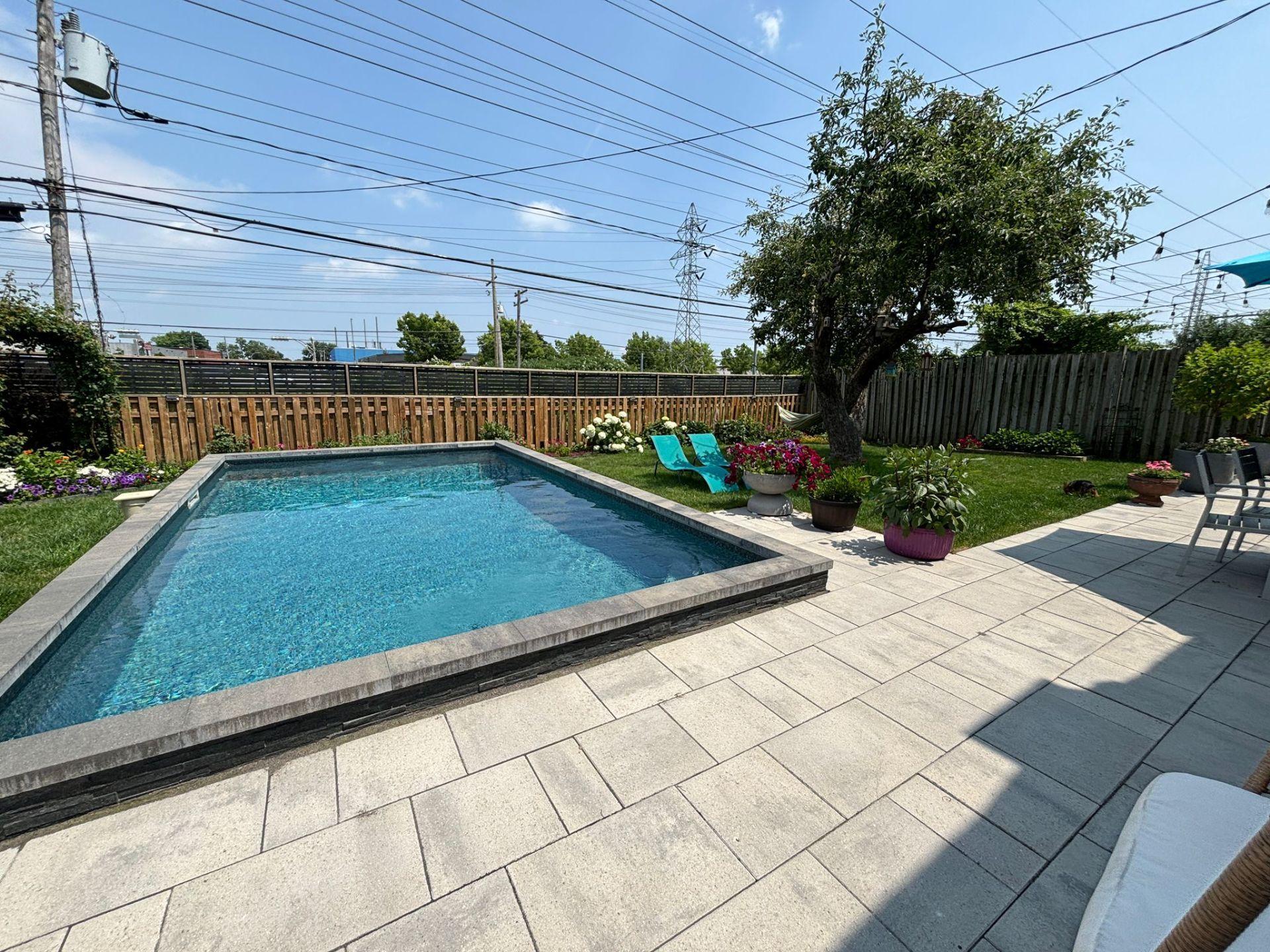 









2073


Place Raymond

,
Laval (Chomedey),




QC
H7S1R5

