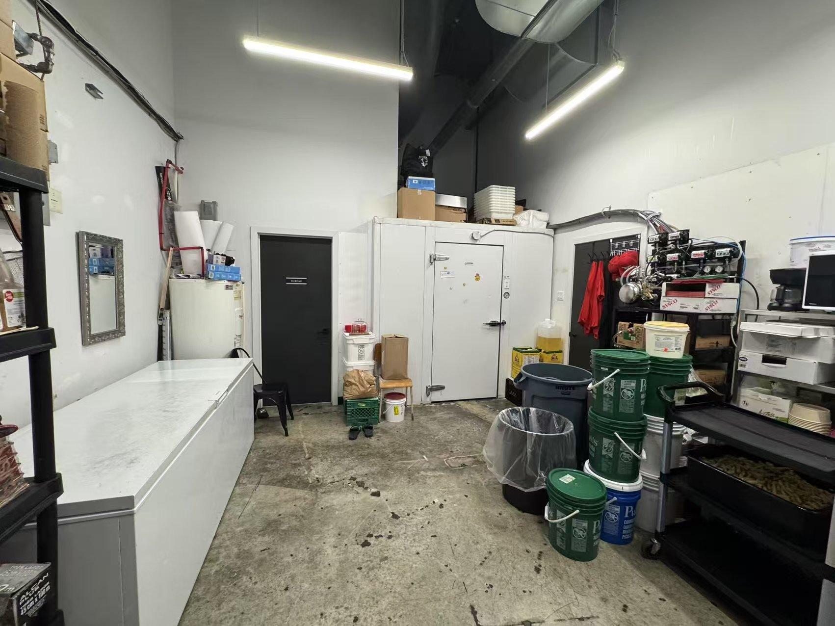 









7405


Boul. Grande-Allée

, 80,
Brossard,




QC
J3Y1C4

