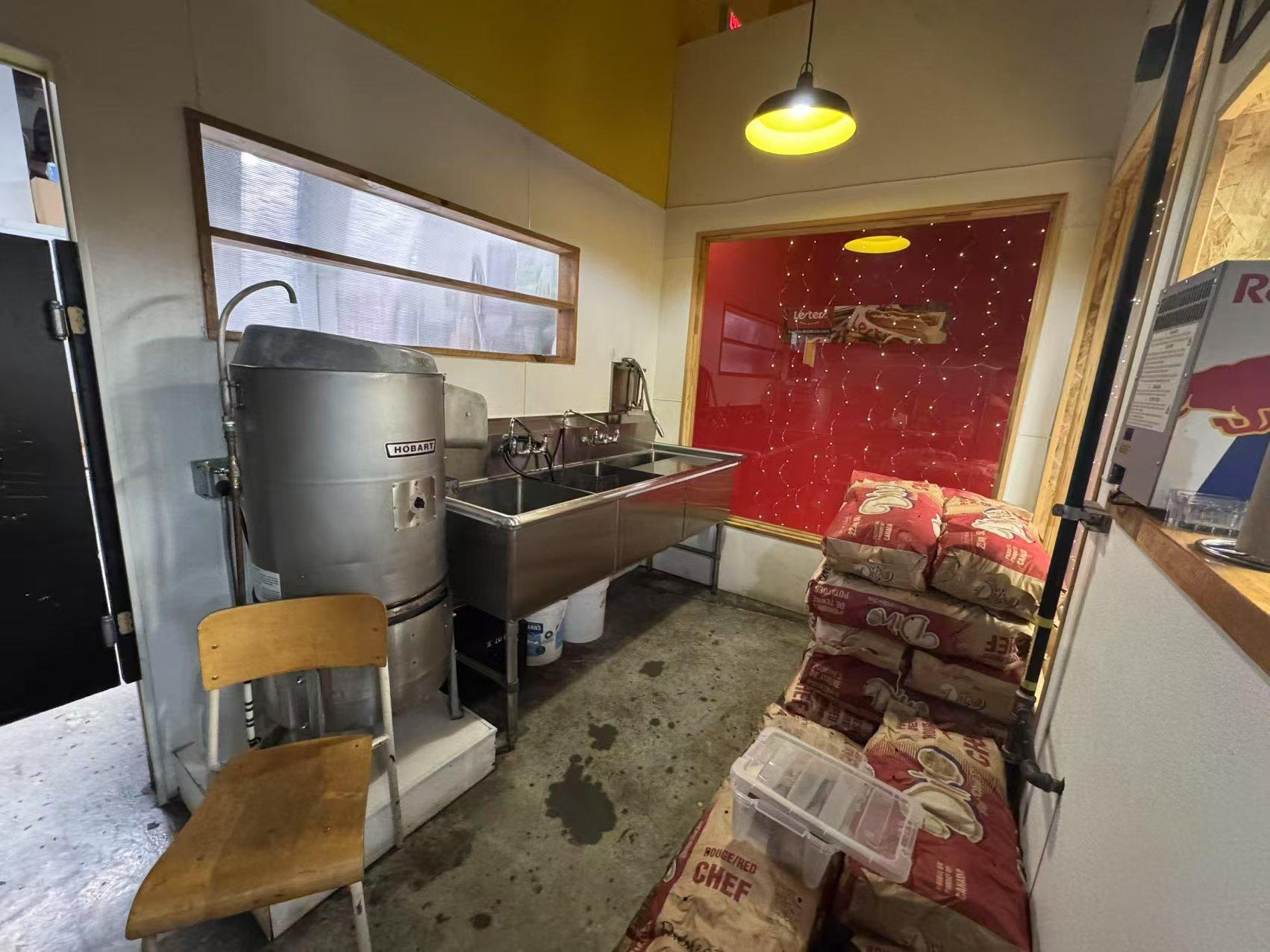 









7405


Boul. Grande-Allée

, 80,
Brossard,




QC
J3Y1C4

