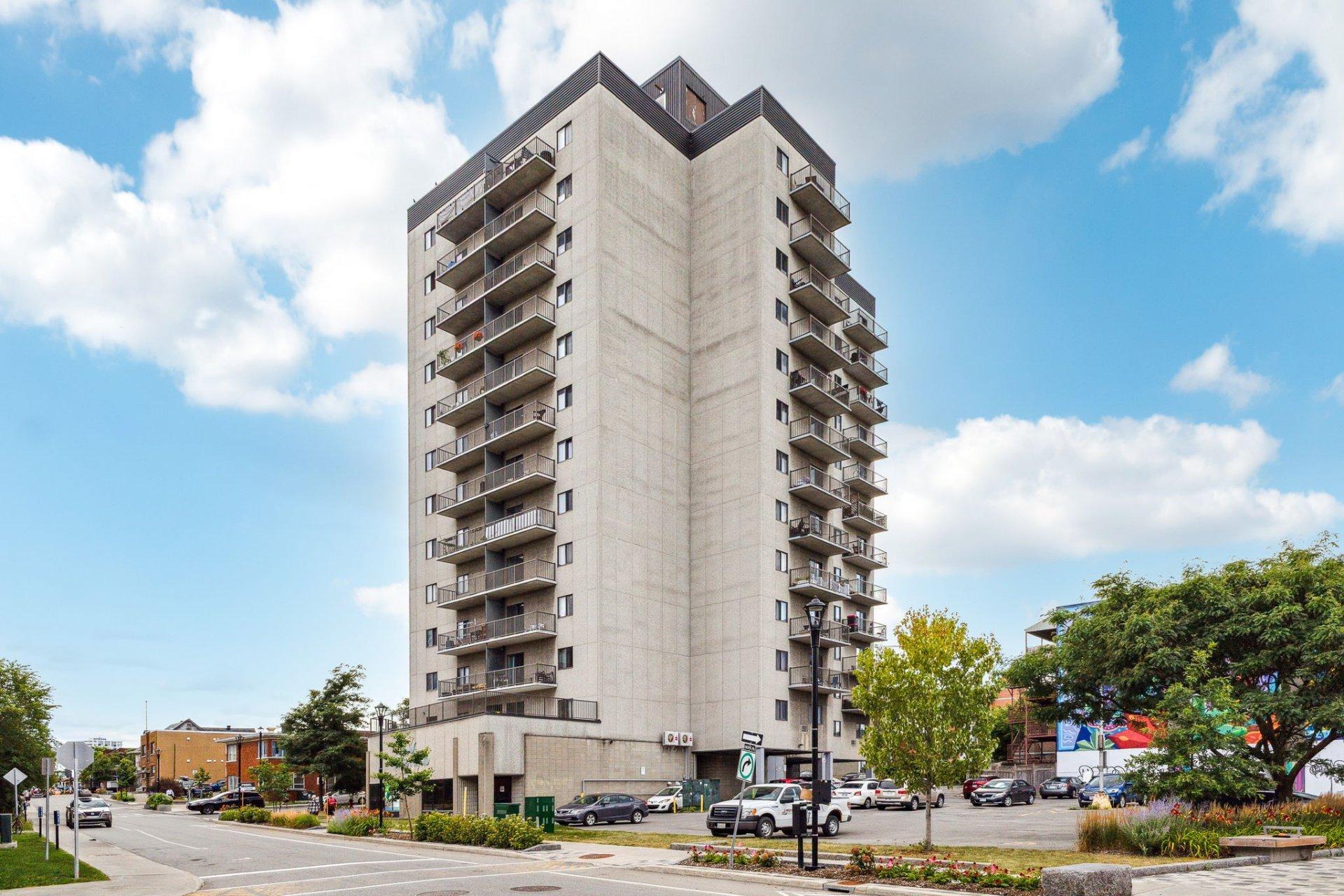 









89


Rue Vaudreuil

, 1201,
Gatineau (Hull),




QC
J8X4E8

