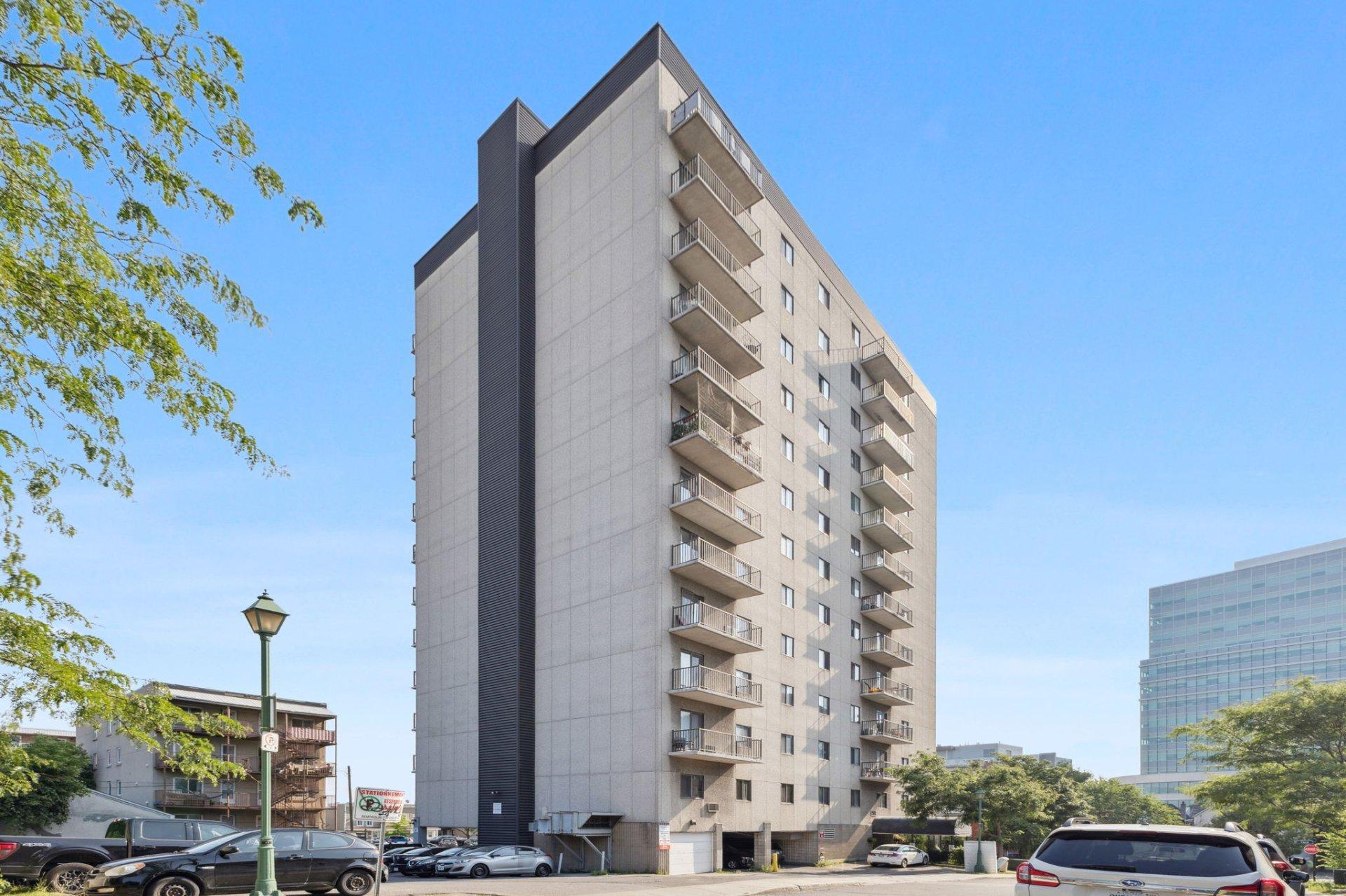 









89


Rue Vaudreuil

, 1201,
Gatineau (Hull),




QC
J8X4E8


