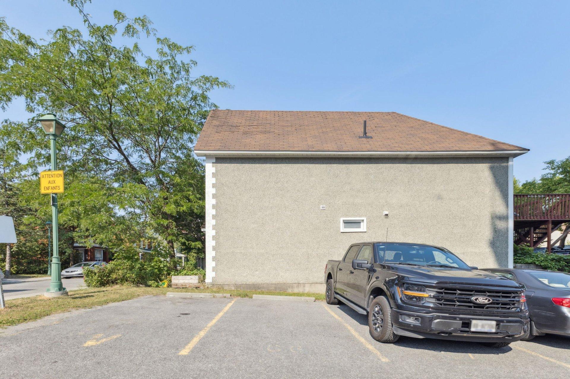 









89


Rue Vaudreuil

, 1201,
Gatineau (Hull),




QC
J8X4E8

