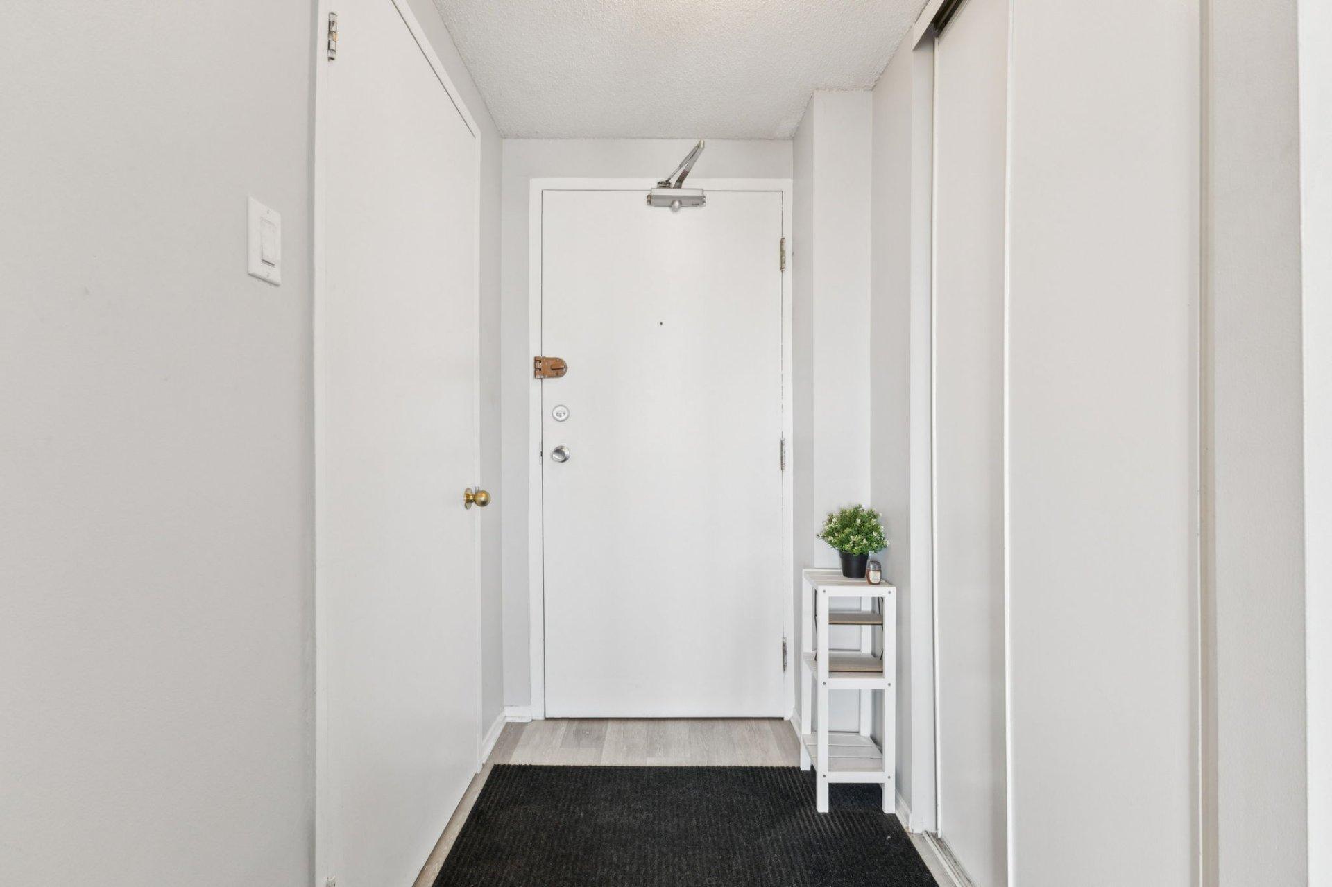 









89


Rue Vaudreuil

, 1201,
Gatineau (Hull),




QC
J8X4E8


