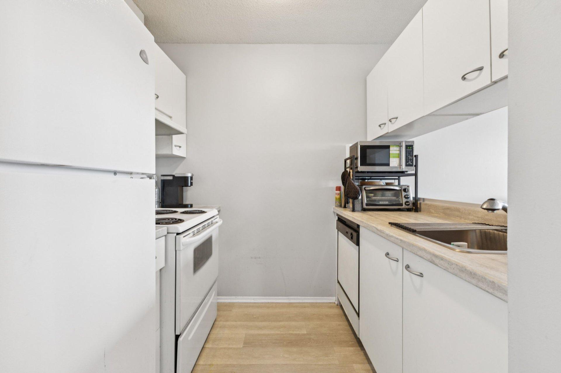 









89


Rue Vaudreuil

, 1201,
Gatineau (Hull),




QC
J8X4E8

