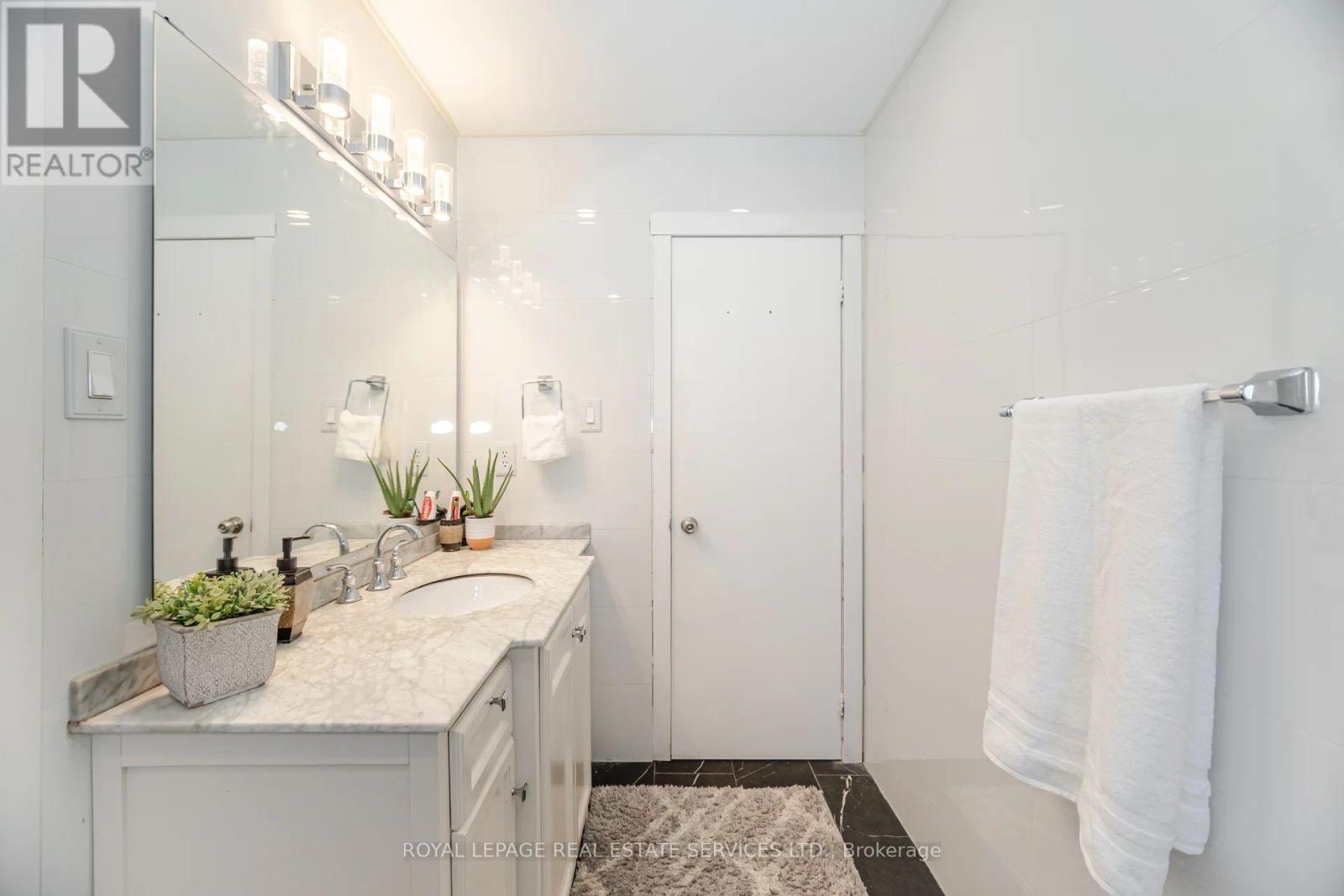 












3245 AUBREY ROAD

,
Mississauga,




Ontario
L5L5C8

