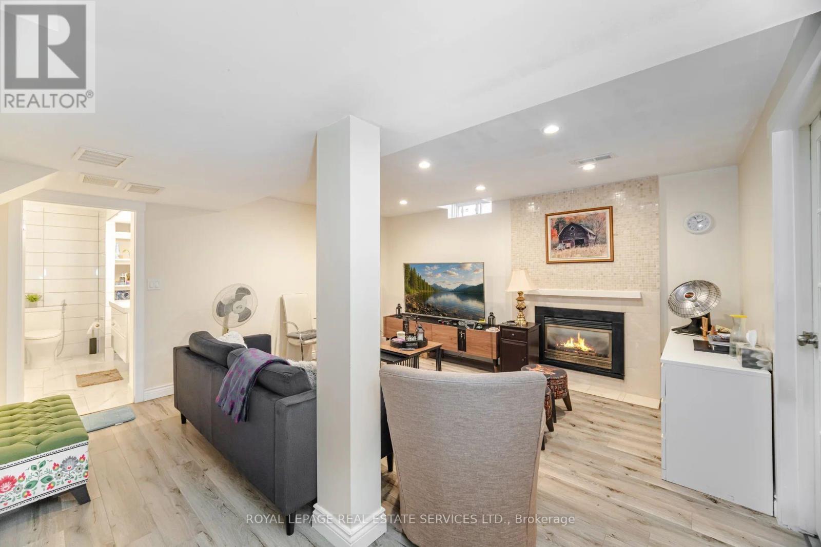 












3245 AUBREY ROAD

,
Mississauga,




Ontario
L5L5C8

