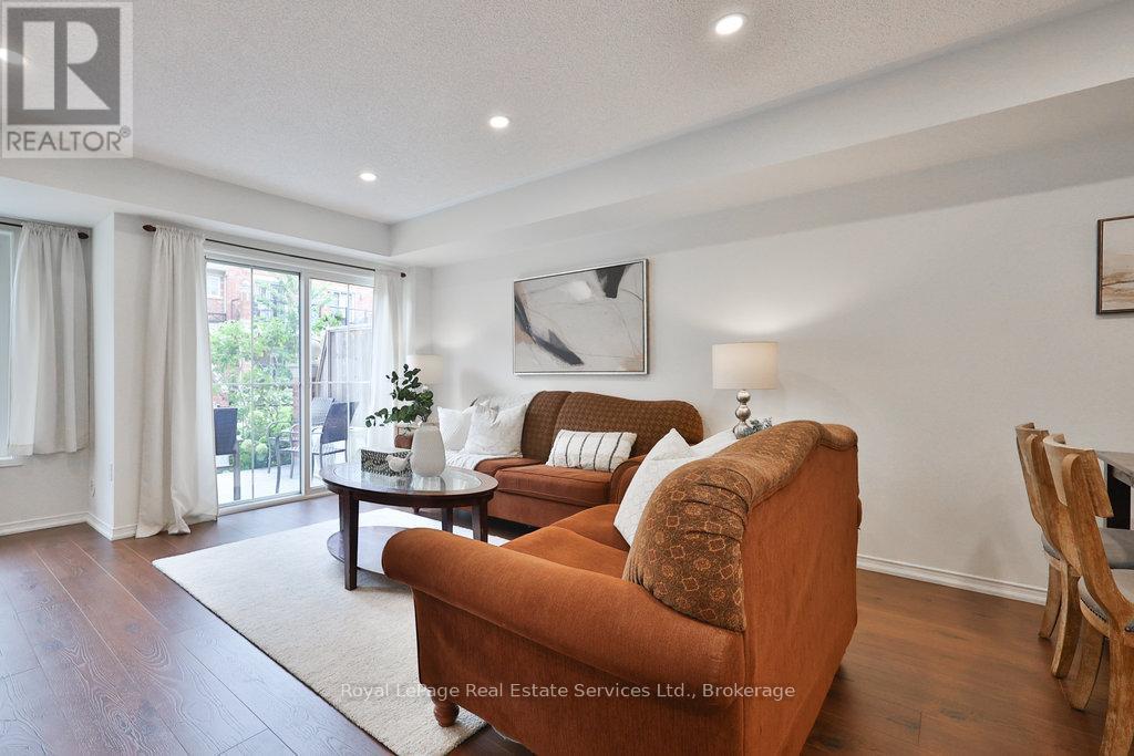 












24 - 47 HAYS BOULEVARD

,
Oakville (RO River Oaks),




Ontario
L6H0J1

