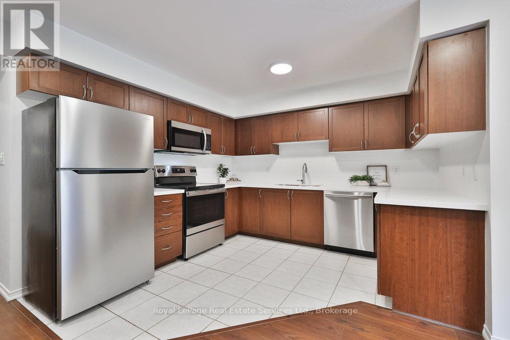 












24 - 47 HAYS BOULEVARD

,
Oakville (RO River Oaks),




Ontario
L6H0J1


