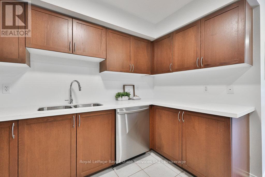 












24 - 47 HAYS BOULEVARD

,
Oakville (RO River Oaks),




Ontario
L6H0J1

