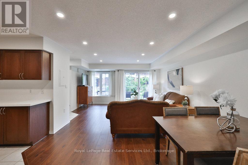 












24 - 47 HAYS BOULEVARD

,
Oakville (RO River Oaks),




Ontario
L6H0J1

