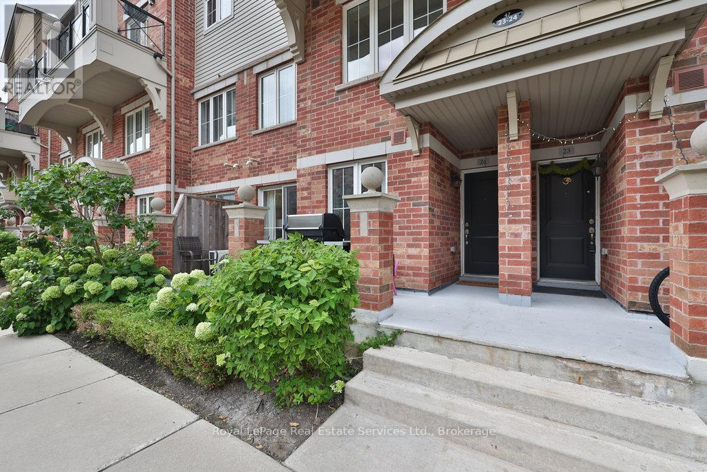 












24 - 47 HAYS BOULEVARD

,
Oakville (RO River Oaks),




Ontario
L6H0J1

