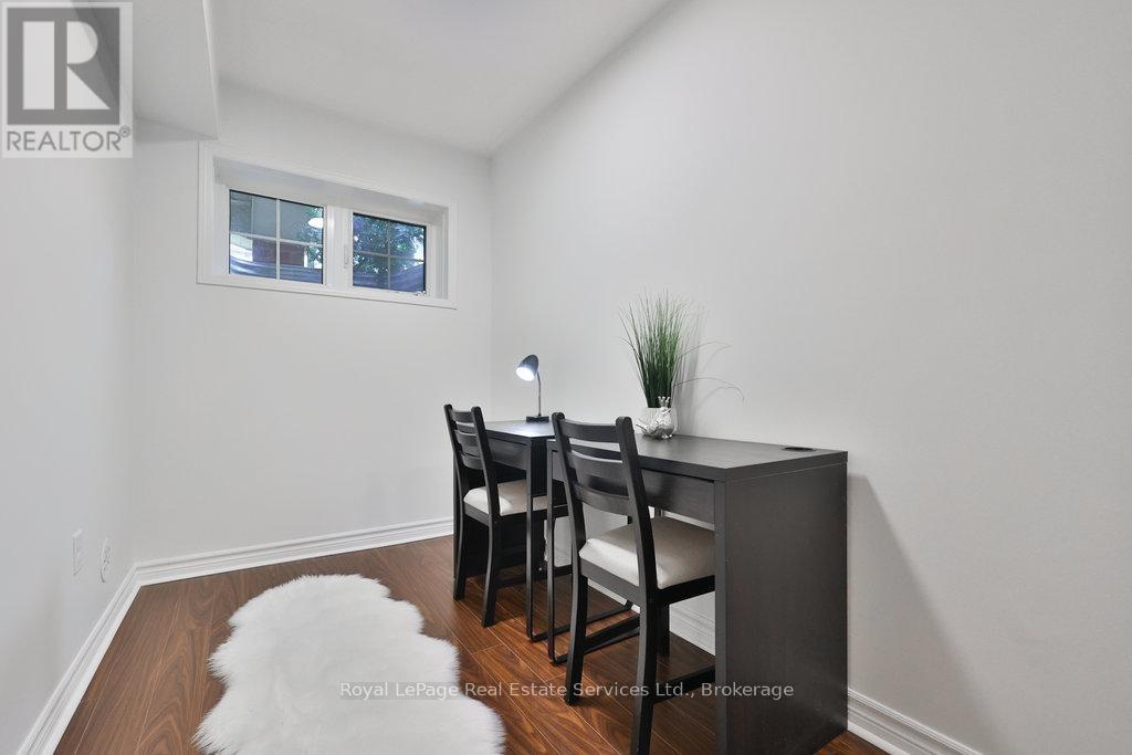 












24 - 47 HAYS BOULEVARD

,
Oakville (RO River Oaks),




Ontario
L6H0J1

