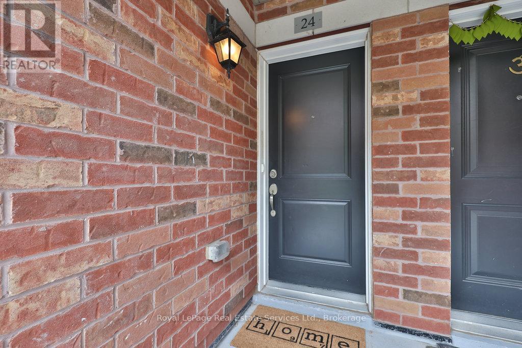












24 - 47 HAYS BOULEVARD

,
Oakville (RO River Oaks),




Ontario
L6H0J1

