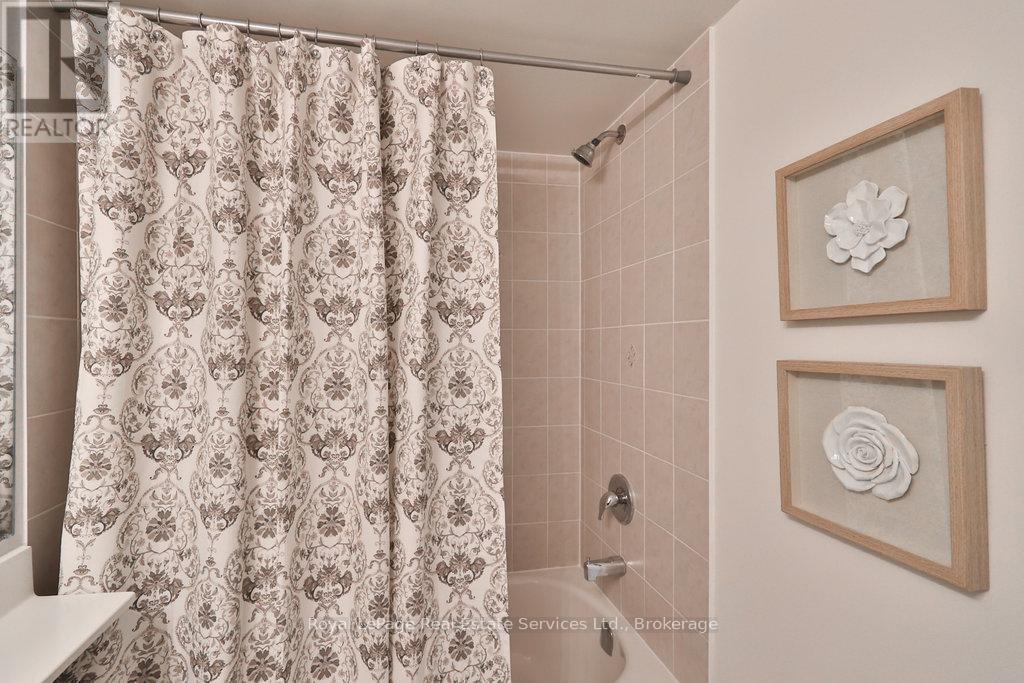 












24 - 47 HAYS BOULEVARD

,
Oakville (RO River Oaks),




Ontario
L6H0J1

