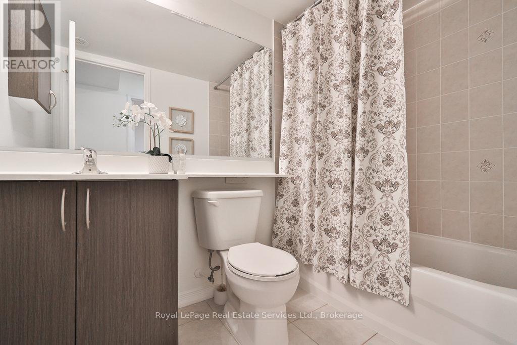 












24 - 47 HAYS BOULEVARD

,
Oakville (RO River Oaks),




Ontario
L6H0J1

