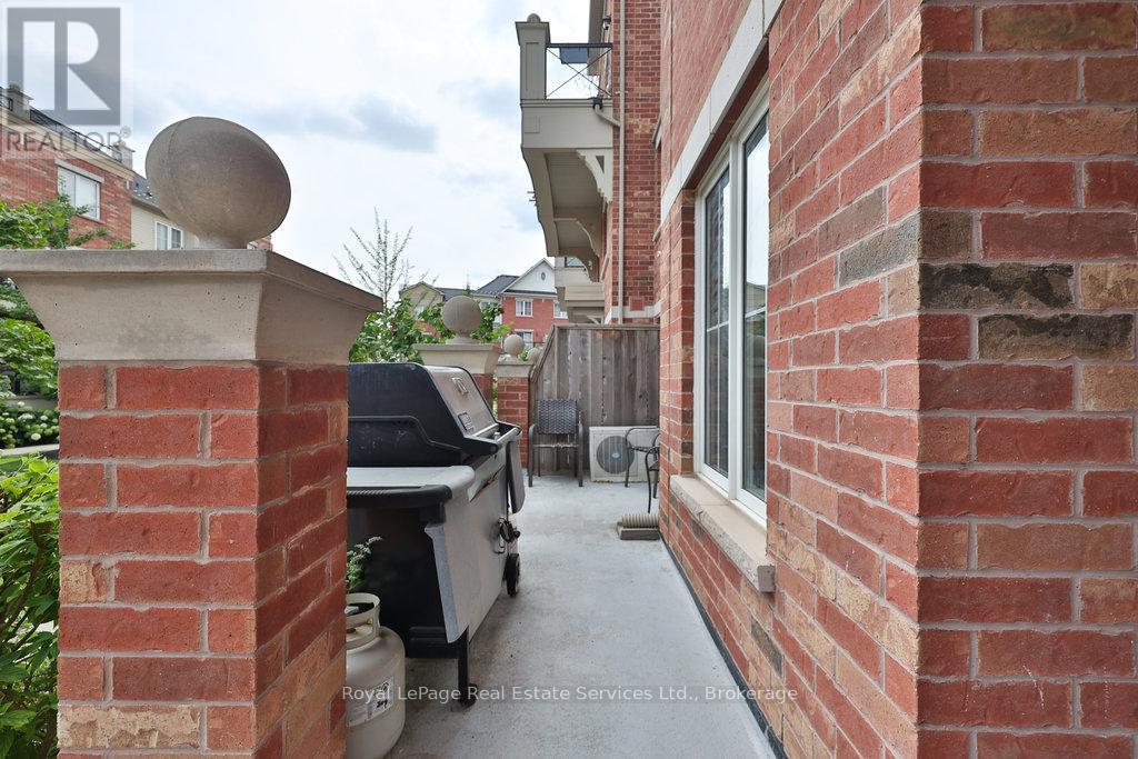 












24 - 47 HAYS BOULEVARD

,
Oakville (RO River Oaks),




Ontario
L6H0J1

