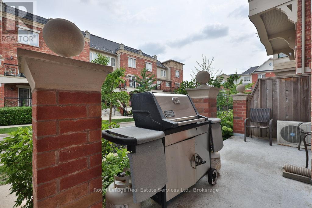 












24 - 47 HAYS BOULEVARD

,
Oakville (RO River Oaks),




Ontario
L6H0J1

