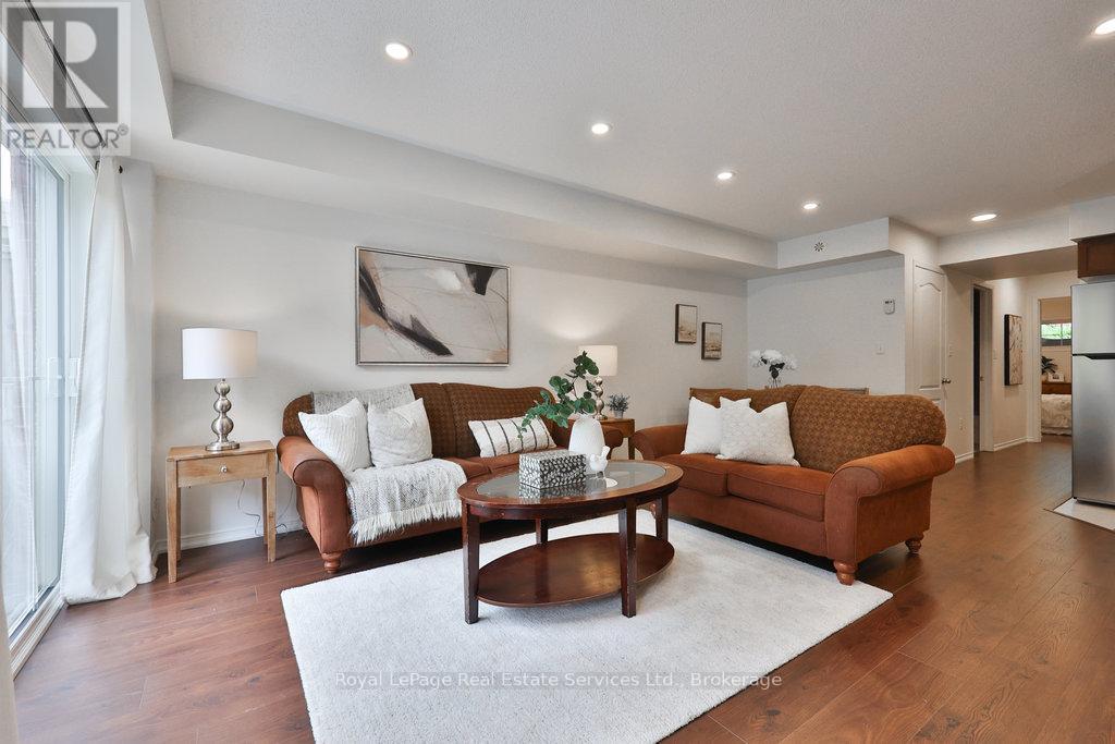 












24 - 47 HAYS BOULEVARD

,
Oakville (RO River Oaks),




Ontario
L6H0J1

