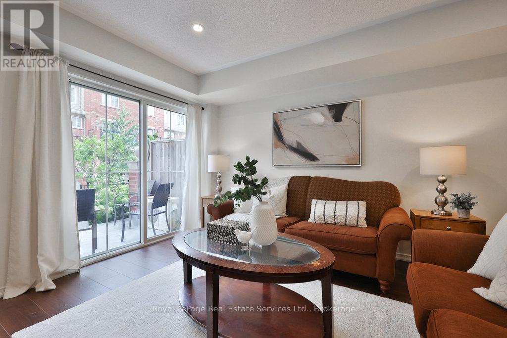 












24 - 47 HAYS BOULEVARD

,
Oakville (RO River Oaks),




Ontario
L6H0J1

