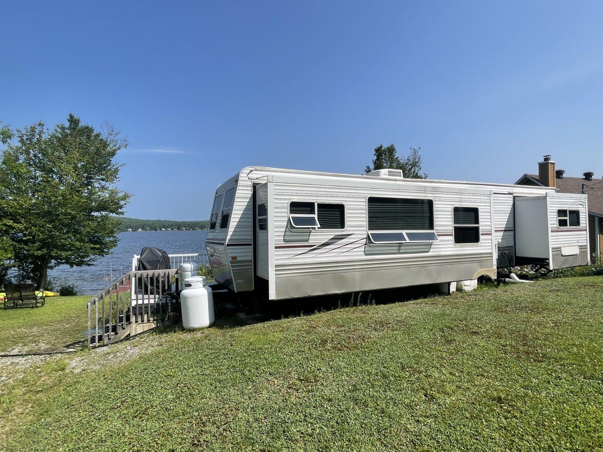 









384


Ch. du Tour-du-Lac-David S.

,
Lac-des-Écorces,







QC
J0W1H0

