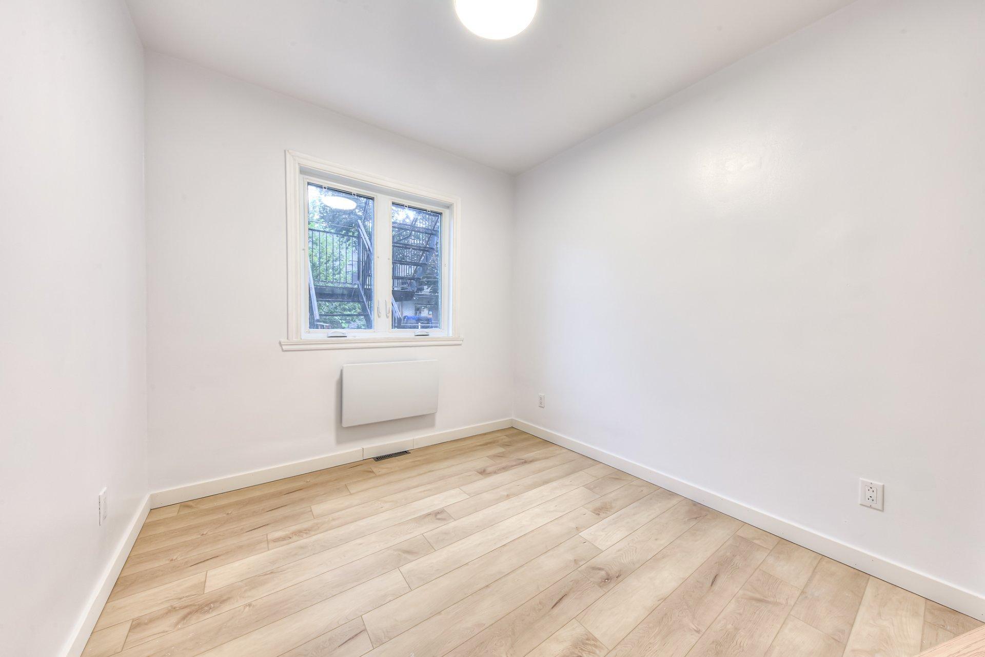 









1470


Rue Baxter

,
Montréal (LaSalle),




QC
H8N1A4

