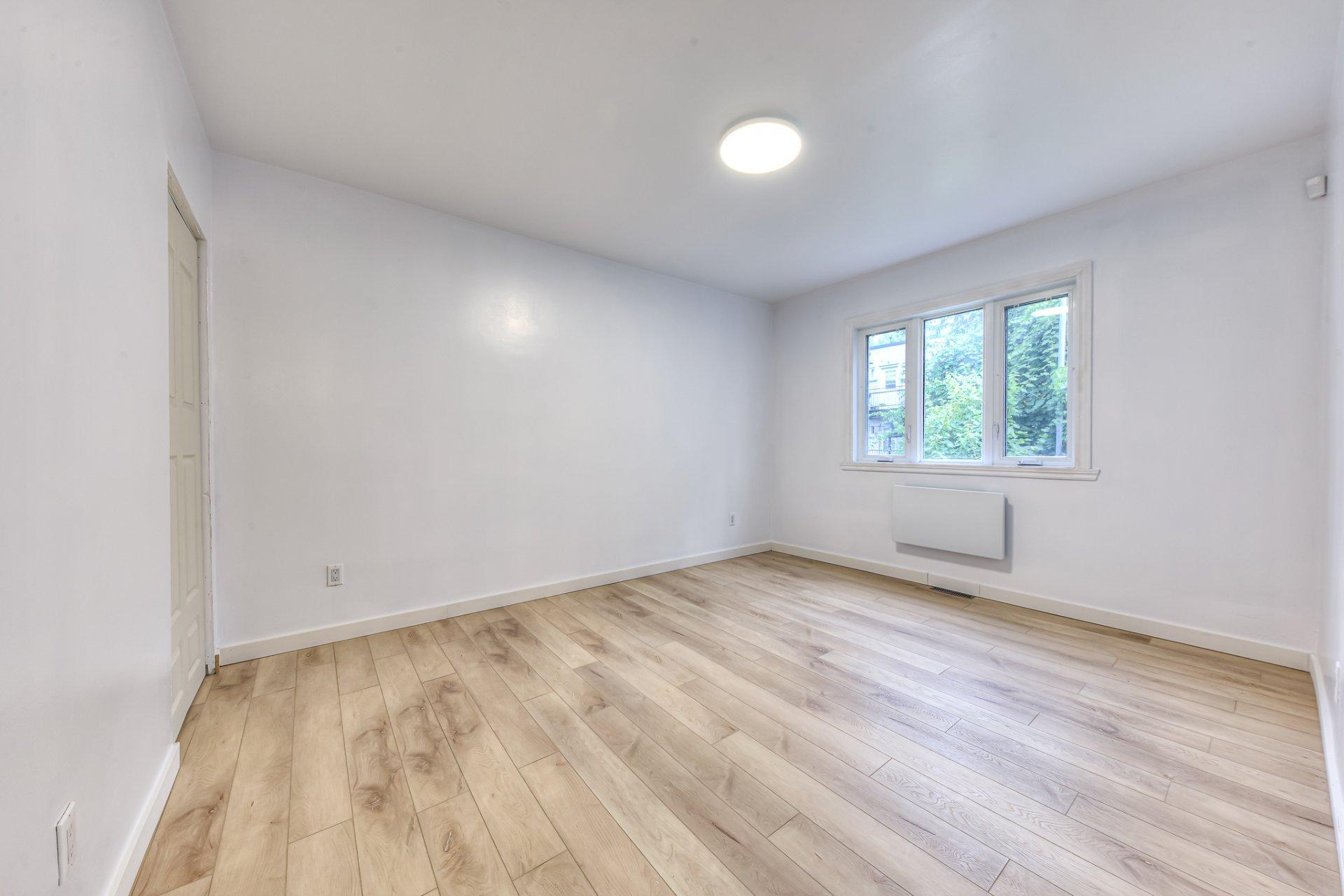









1470


Rue Baxter

,
Montréal (LaSalle),




QC
H8N1A4

