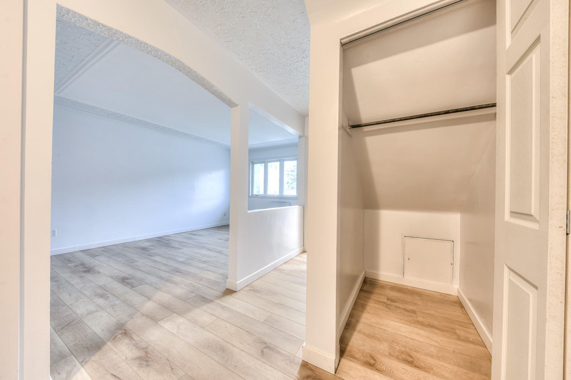 









1470


Rue Baxter

,
Montréal (LaSalle),




QC
H8N1A4

