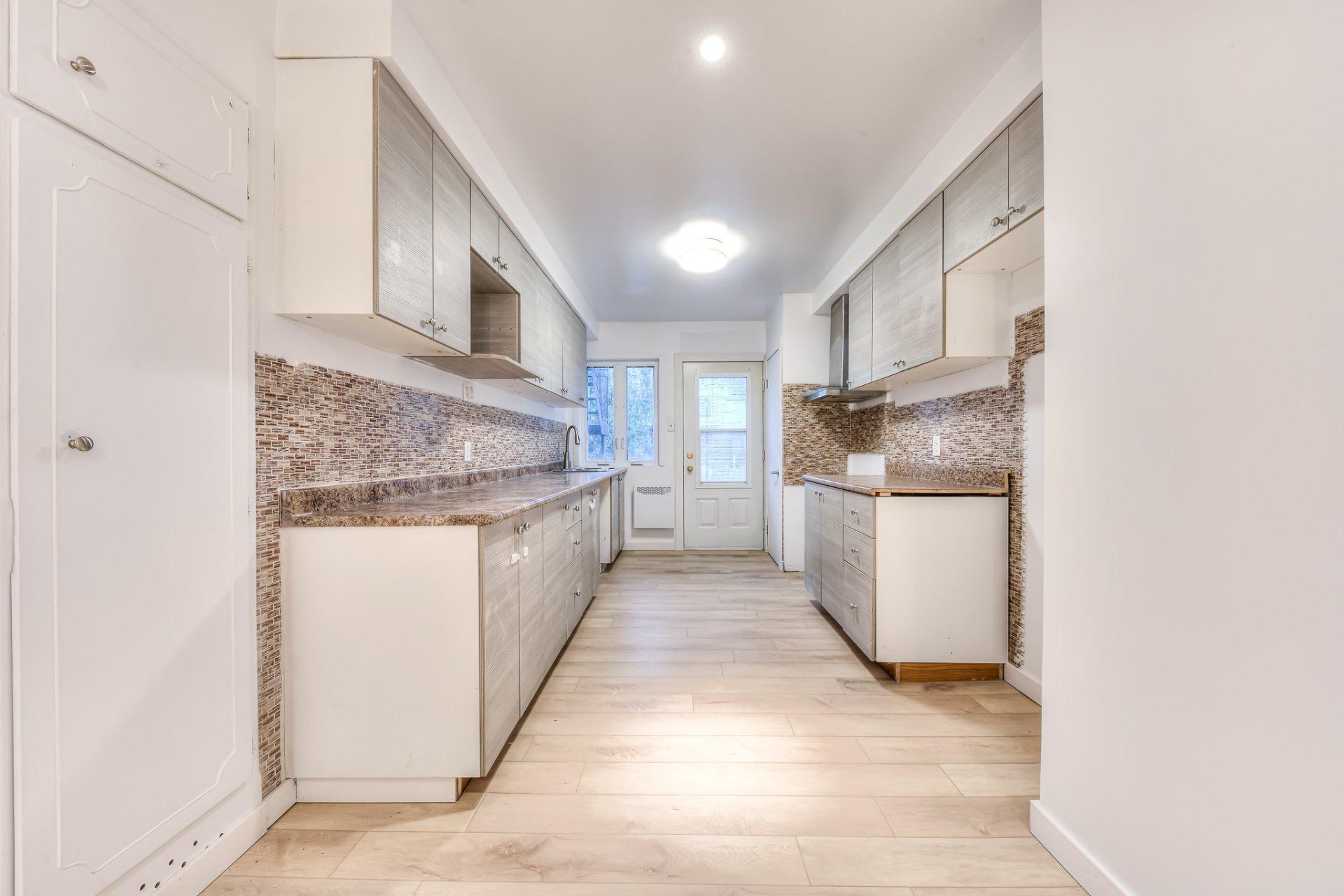 









1470


Rue Baxter

,
Montréal (LaSalle),




QC
H8N1A4

