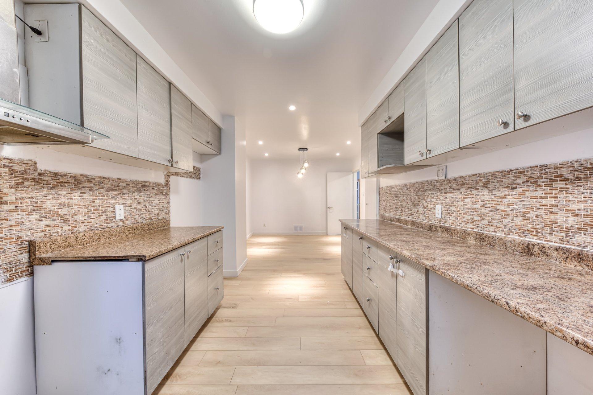 









1470


Rue Baxter

,
Montréal (LaSalle),




QC
H8N1A4

