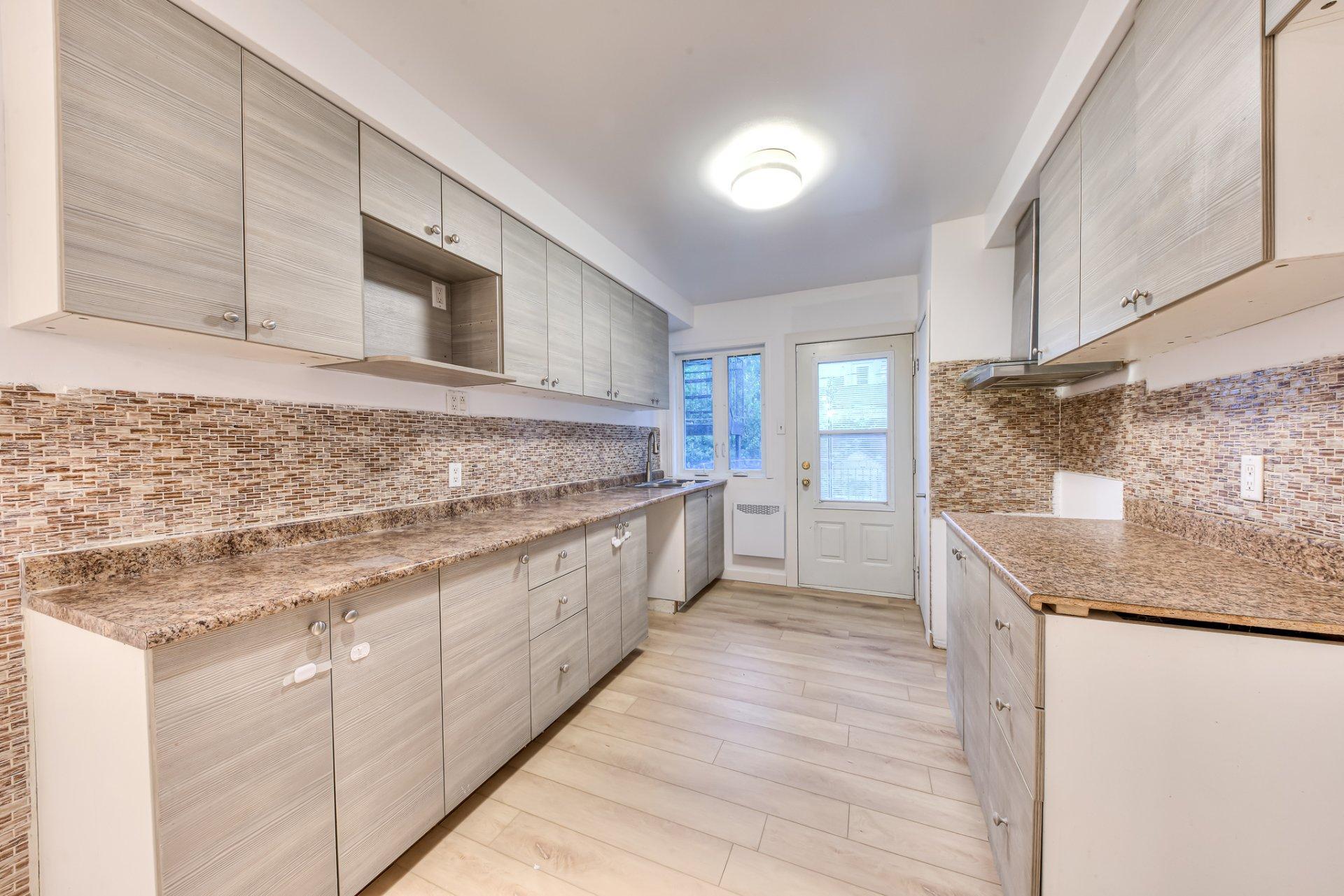 









1470


Rue Baxter

,
Montréal (LaSalle),




QC
H8N1A4

