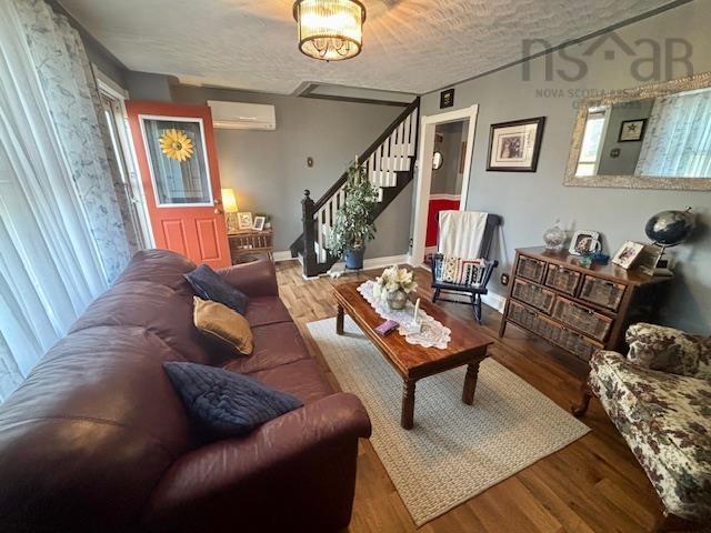 












211 Ling Street

,
New Waterford,




NS
B1H 2W3

