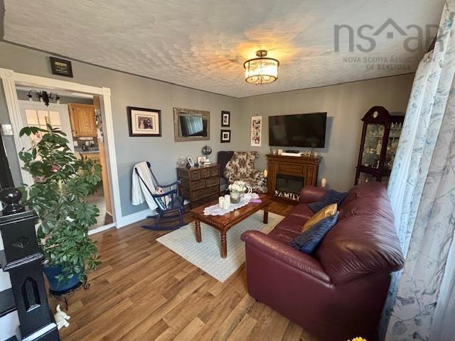 












211 Ling Street

,
New Waterford,




NS
B1H 2W3

