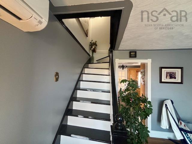 












211 Ling Street

,
New Waterford,




NS
B1H 2W3

