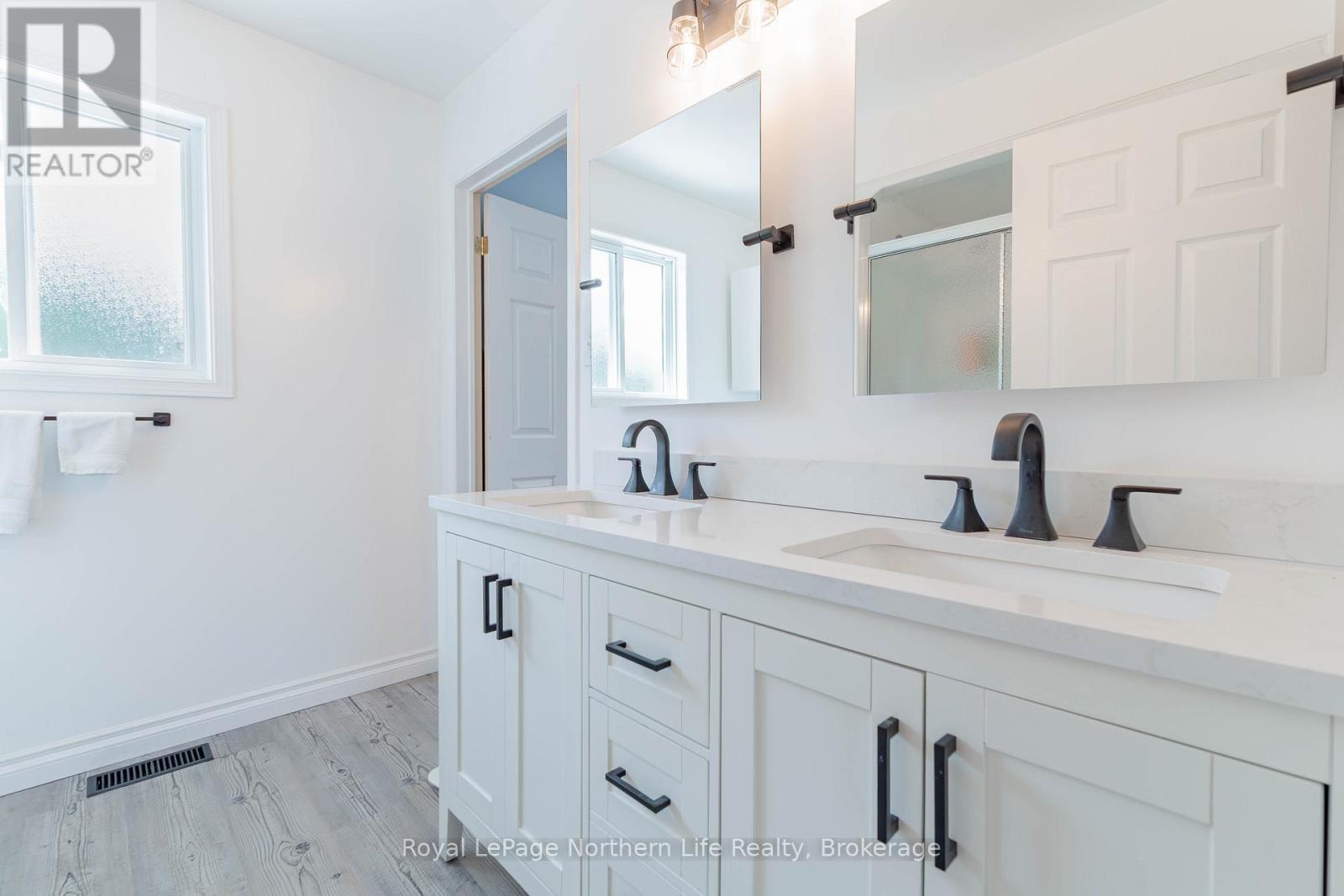 












13 SUNNYSIDE ROAD

,
Bonfield,




Ontario
P0H1K0

