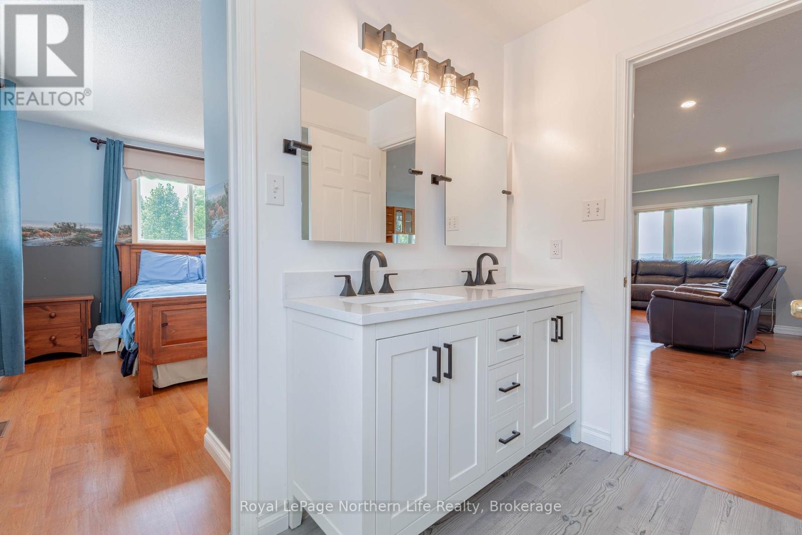 












13 SUNNYSIDE ROAD

,
Bonfield,




Ontario
P0H1K0

