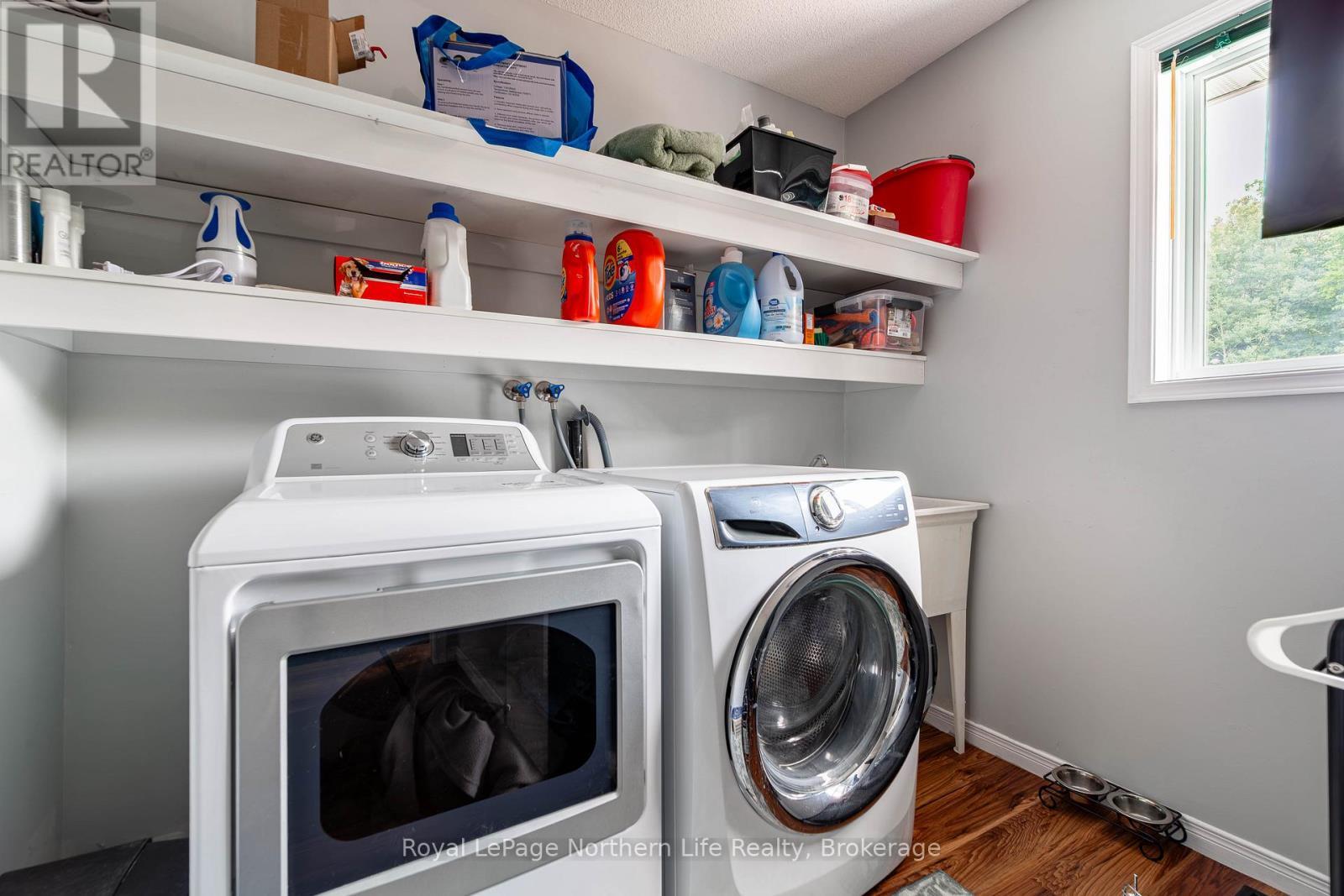 












13 SUNNYSIDE ROAD

,
Bonfield,




Ontario
P0H1K0

