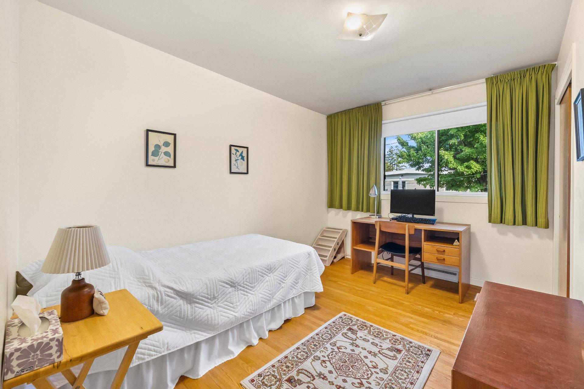 









1603


Av. Massenet

,
Laval (Chomedey),




QC
H7S1A2

