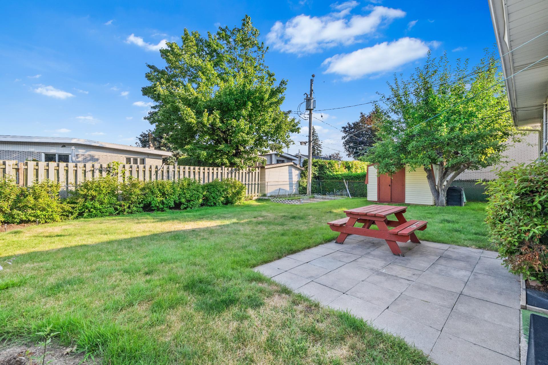 









1603


Av. Massenet

,
Laval (Chomedey),




QC
H7S1A2


