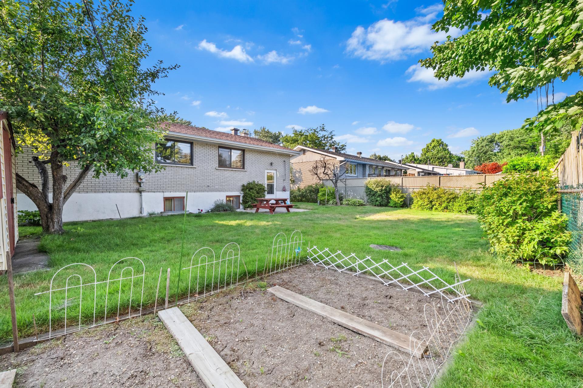 









1603


Av. Massenet

,
Laval (Chomedey),




QC
H7S1A2

