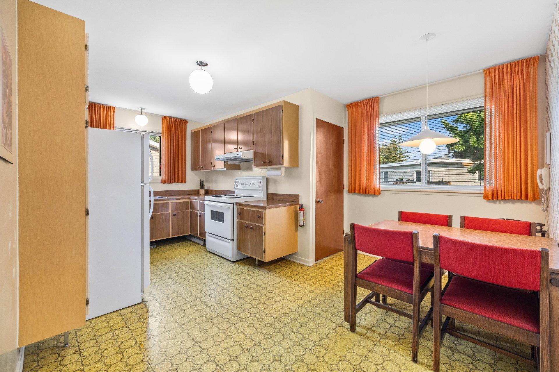 









1603


Av. Massenet

,
Laval (Chomedey),




QC
H7S1A2

