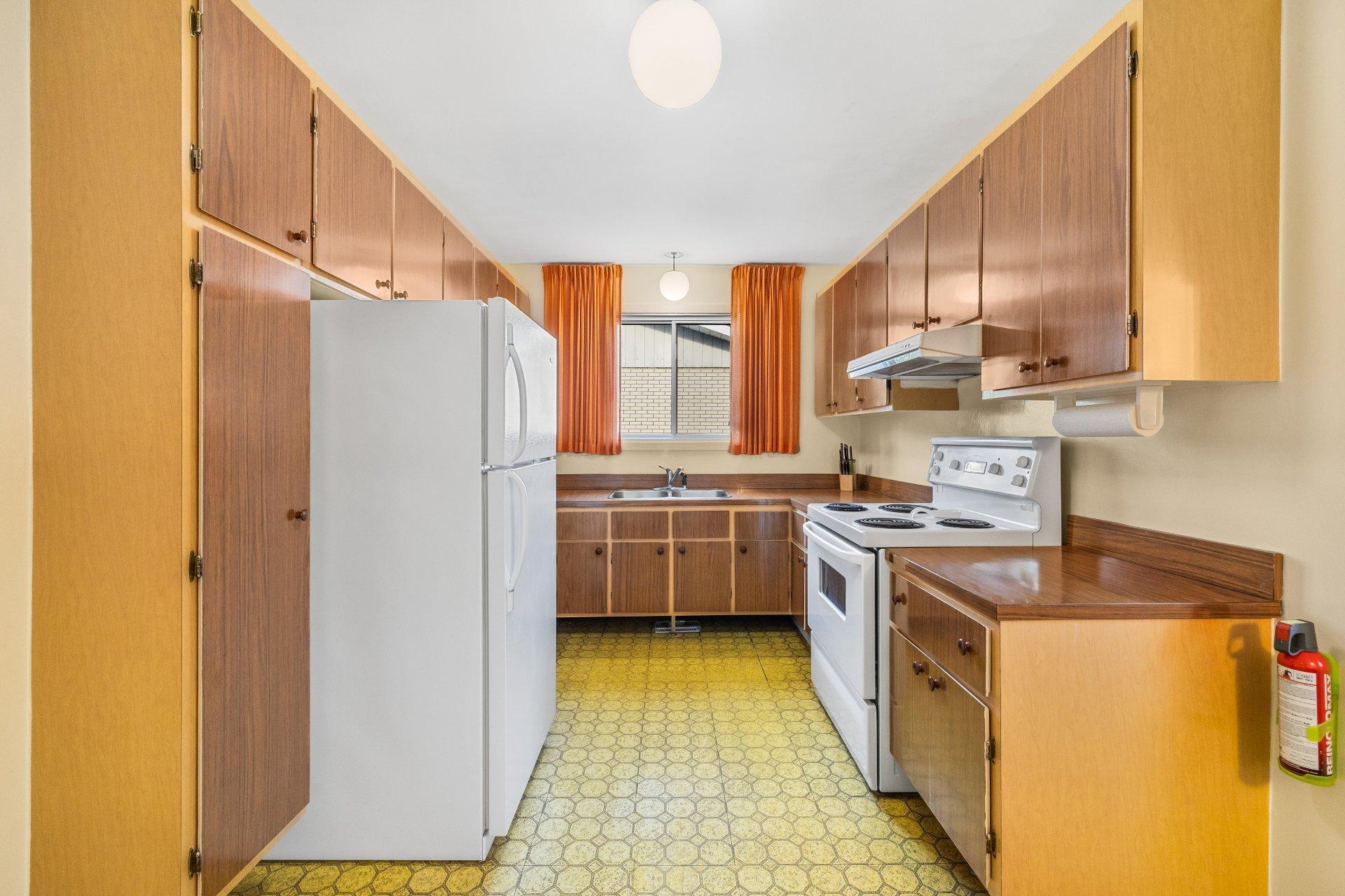 









1603


Av. Massenet

,
Laval (Chomedey),




QC
H7S1A2

