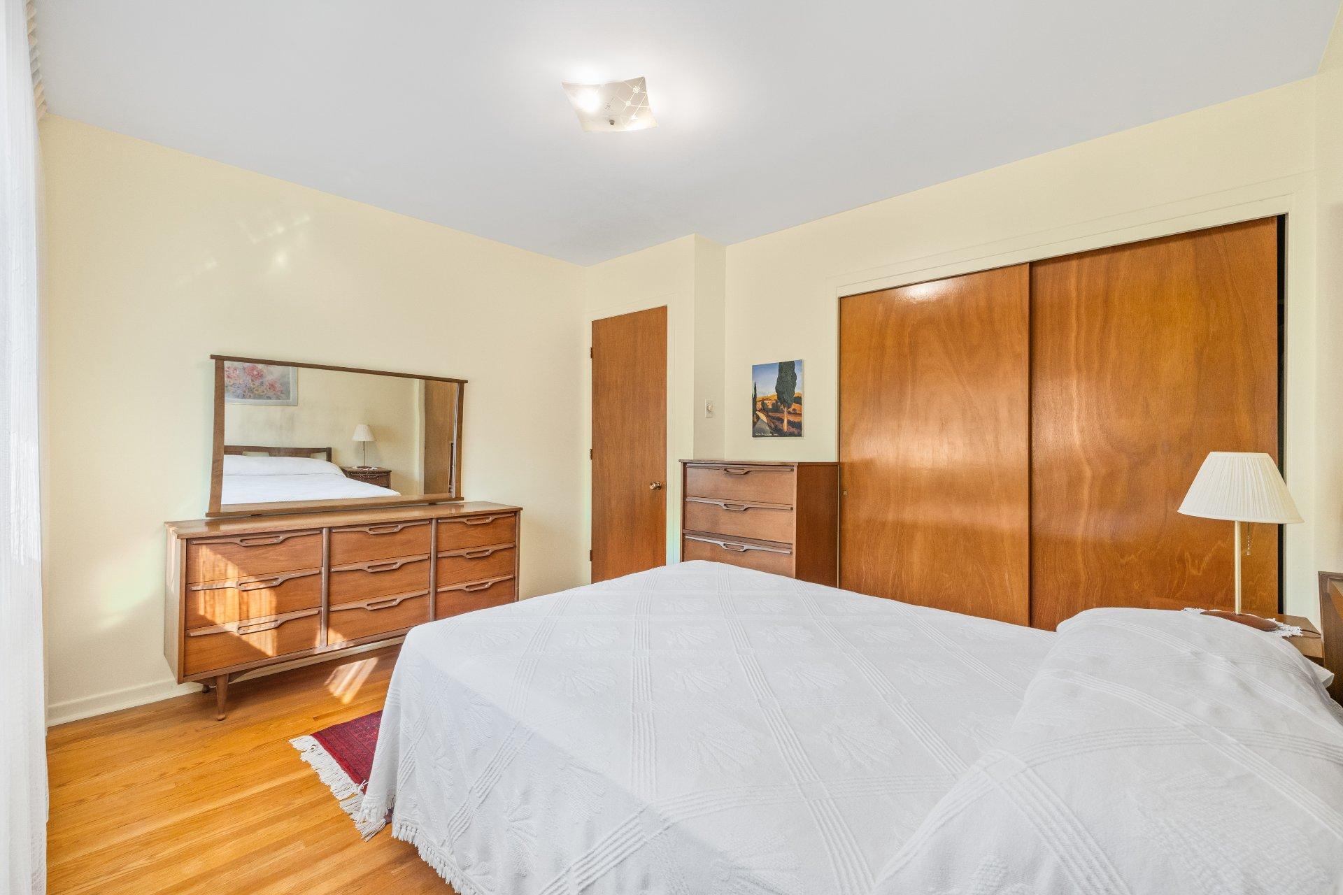 









1603


Av. Massenet

,
Laval (Chomedey),




QC
H7S1A2

