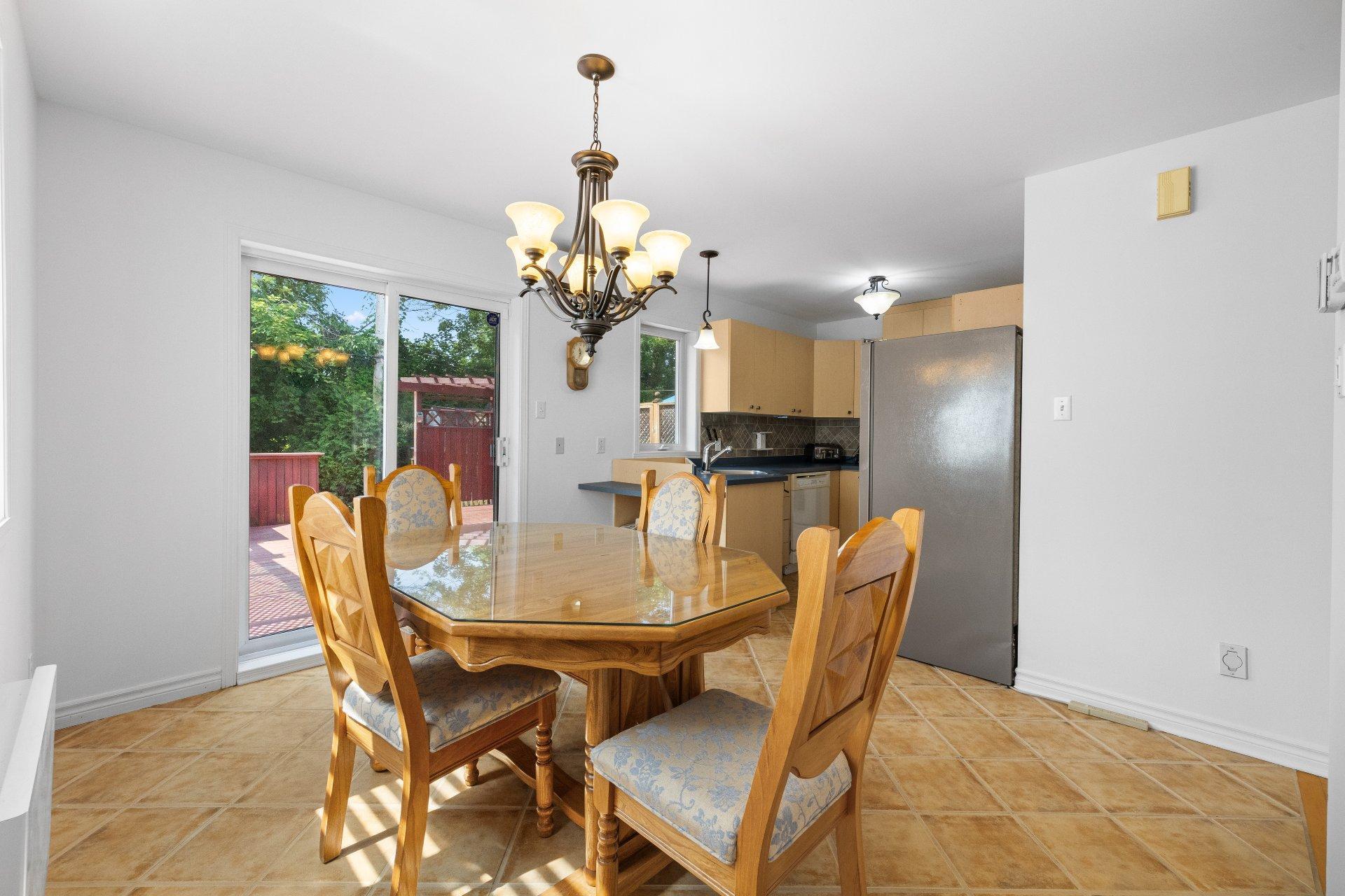 









4650


Rue André-Laurendeau

,
Boisbriand,




QC
J7H1R2

