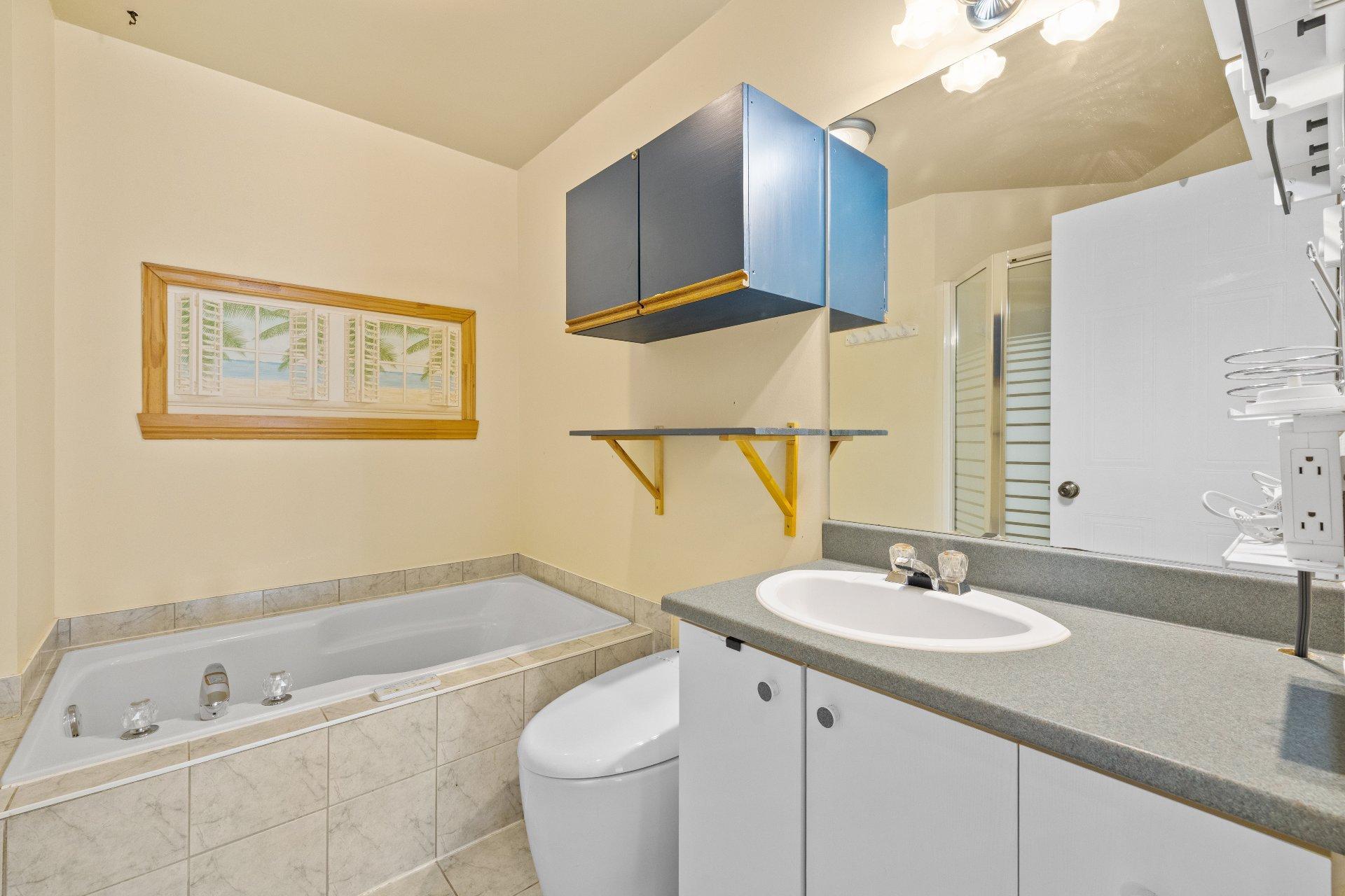 









4650


Rue André-Laurendeau

,
Boisbriand,




QC
J7H1R2

