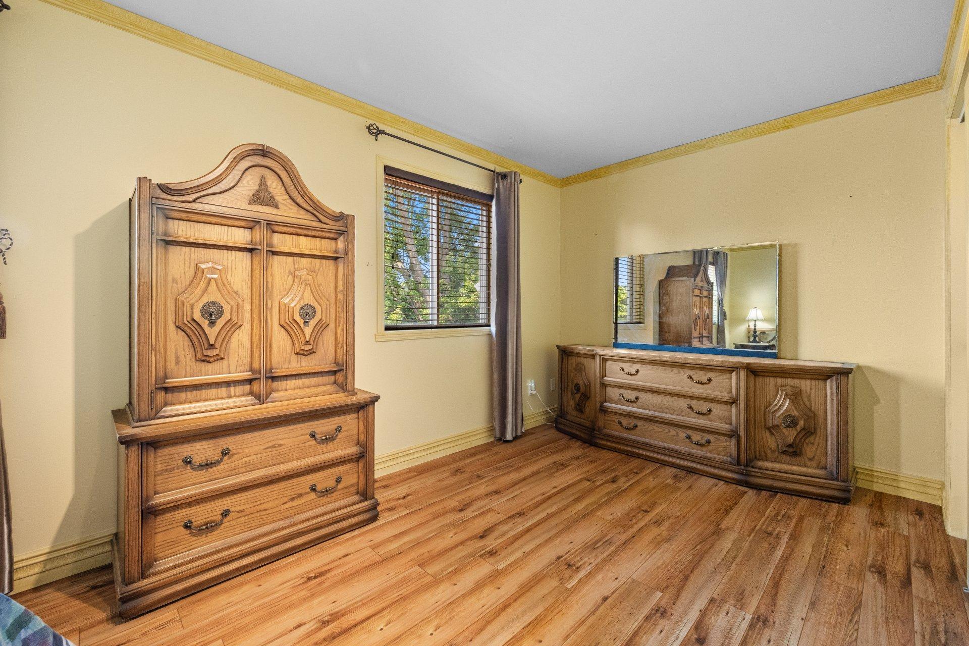 









4650


Rue André-Laurendeau

,
Boisbriand,




QC
J7H1R2

